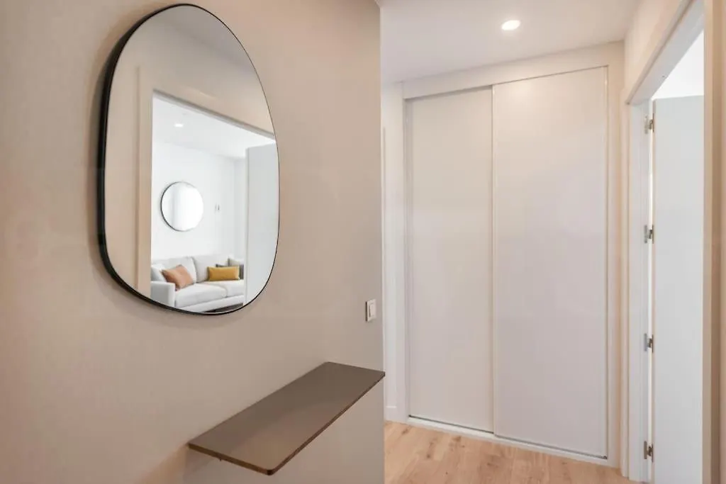 22Nd Floor Modern Urban Sky Apartment With Parking & Gym By Rems Malaga 0*,
