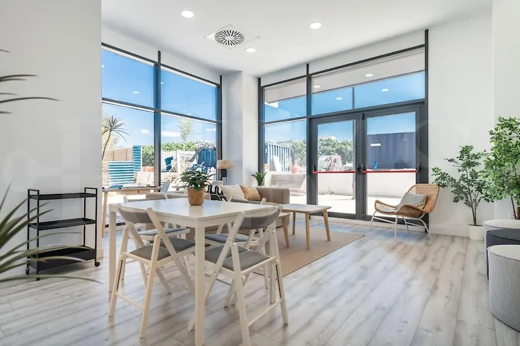 22Nd Floor Modern Urban Sky Apartment With Parking & Gym By Rems Malaga