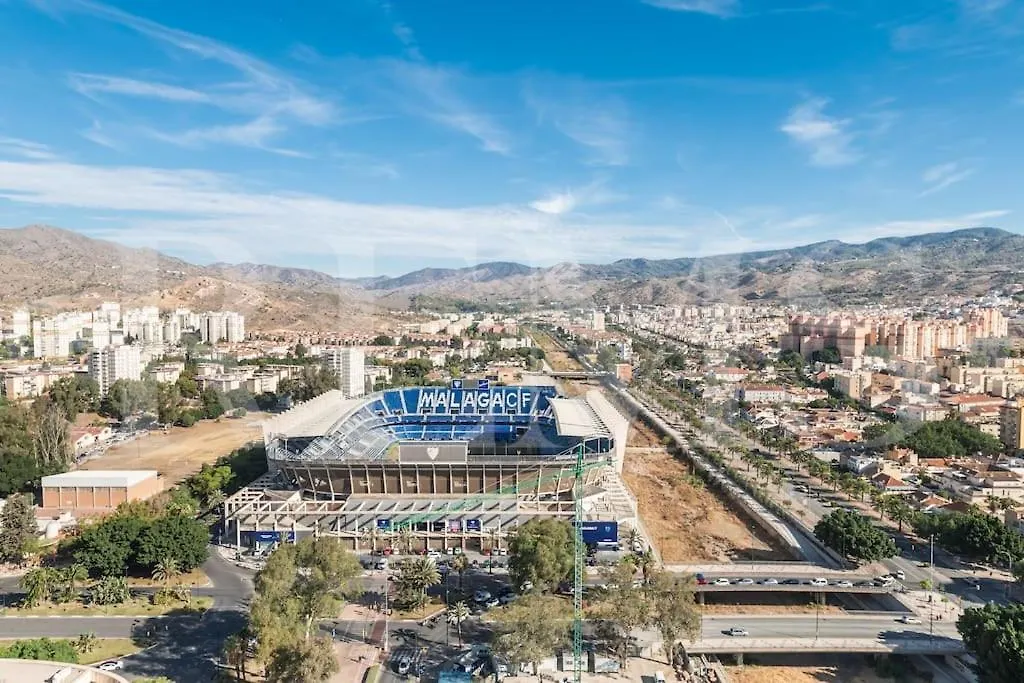 22Nd Floor Modern Urban Sky Apartment With Parking & Gym By Rems Malaga