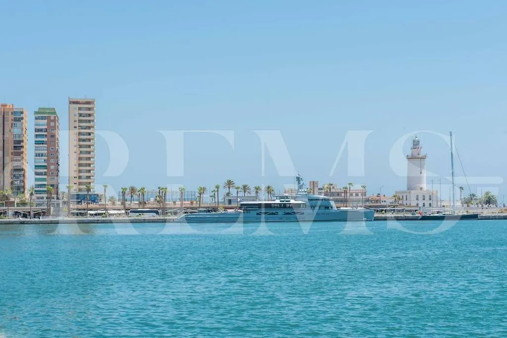 22Nd Floor Modern Urban Sky Apartment With Parking & Gym By Rems Malaga 0*,