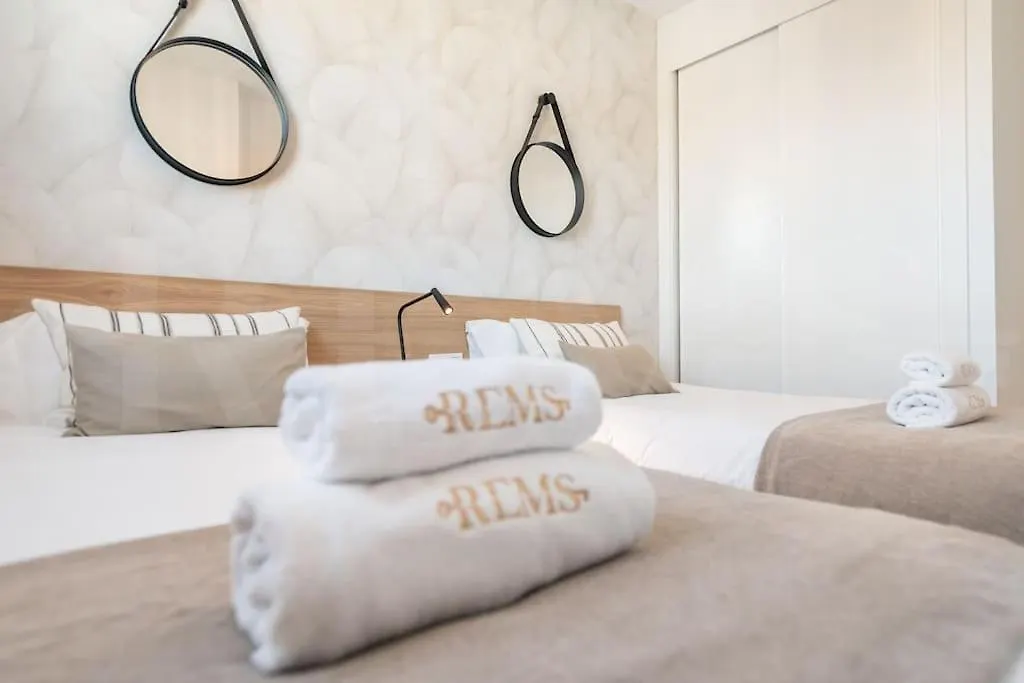 22Nd Floor Modern Urban Sky Apartment With Parking & Gym By Rems Malaga Spain