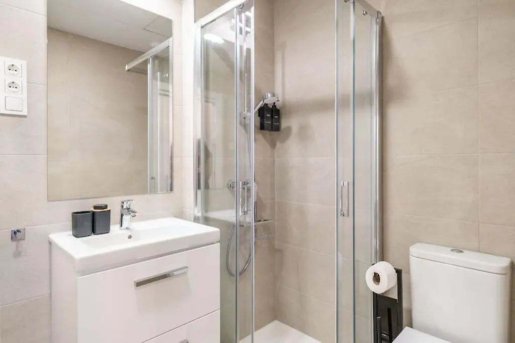22Nd Floor Modern Urban Sky Apartment With Parking & Gym By Rems Málaga
