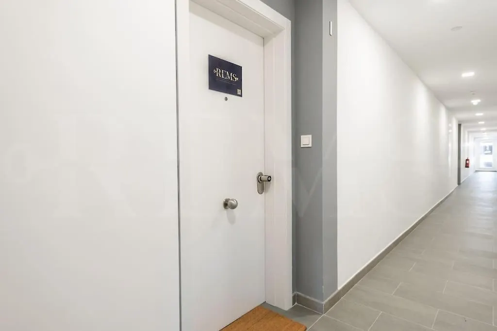 22Nd Floor Modern Urban Sky Apartment With Parking & Gym By Rems Málaga
